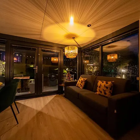 Holiday home Houseboat Marina Mookerplas Met Duo Hottub I 4 - 6 Personen *