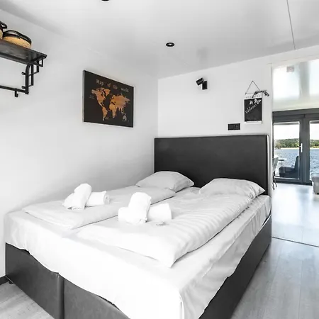 Holiday home Houseboat Marina Mookerplas Met Duo Hottub I 4 - 6 Personen Middelaar