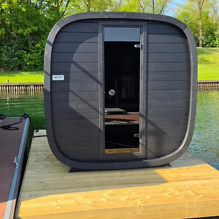 Houseboat Marina Mookerplas Met Duo Hottub I 4 - 6 Personen Holiday home