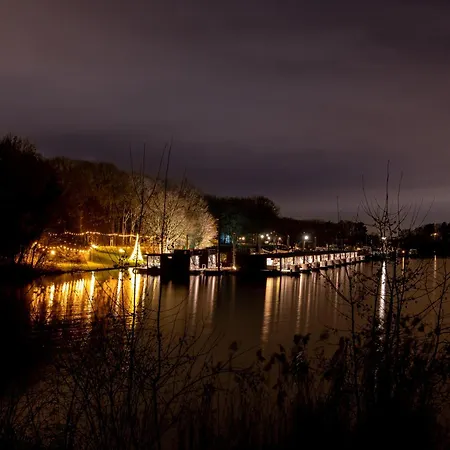 Holiday home Houseboat Marina Mookerplas Met Duo Hottub I 4 - 6 Personen Middelaar